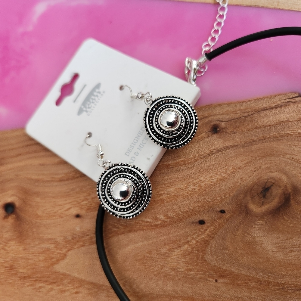 Traditional Beautiful Oxidized Silver Leather  Strap Necklace - Picture 5 of 13